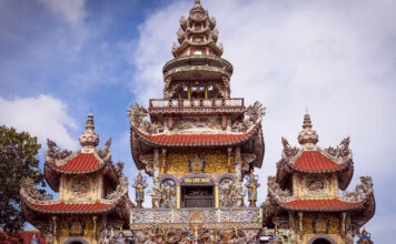 ทำบุญมากแปลว่าได้บุญมากจริงหรือ: ปริศนาผลกรรมที่ไม่ได้วัดด้วยจำนวนเงิน ทำบุญมากแปลว่าได้บุญมากจริงหรือ: ปริศนาผลกรรมที่ไม่ได้วัดด้วยจำนวนเงิน